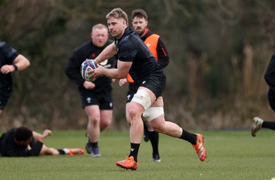 060325 - Wales Rugby Training ahead of their 6 Nations games against Scotland on the weekend - Aaron Wainwright during training