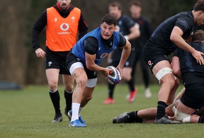 060325 - Wales Rugby Training ahead of their 6 Nations games against Scotland on the weekend - Ellis Bevan during training