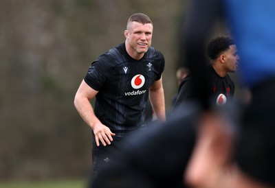 060325 - Wales Rugby Training ahead of their 6 Nations games against Scotland on the weekend - Will Rowlands during training