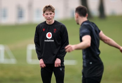 060325 - Wales Rugby Training ahead of their 6 Nations games against Scotland on the weekend - Ellis Mee during training