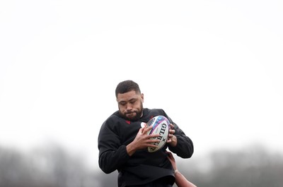 060325 - Wales Rugby Training ahead of their 6 Nations games against Scotland on the weekend - Taulupe Faletau during training