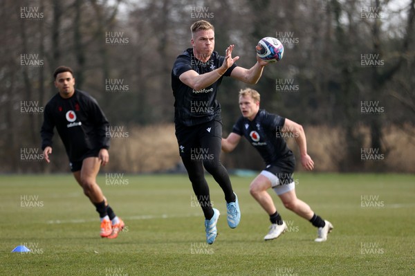 060325 - Wales Rugby Training ahead of their 6 Nations games against Scotland on the weekend - Gareth Anscombe during training