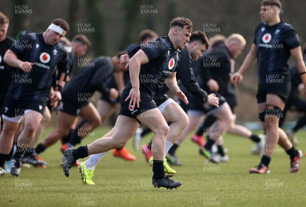 060325 - Wales Rugby Training ahead of their 6 Nations games against Scotland on the weekend - Jarrod Evans during training