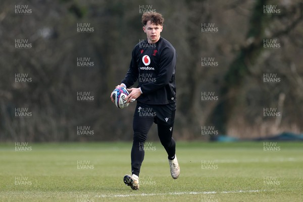 060325 - Wales Rugby Training ahead of their 6 Nations games against Scotland on the weekend - Tom Rogers during training