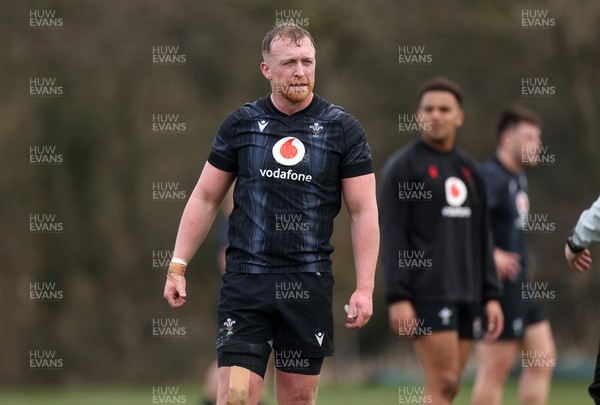 060325 - Wales Rugby Training ahead of their 6 Nations games against Scotland on the weekend - Tommy Reffell during training