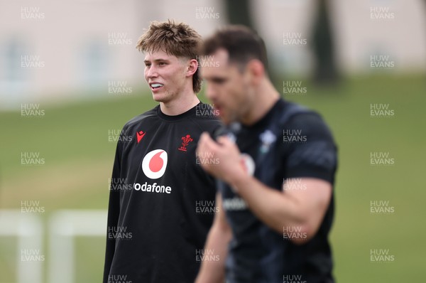 060325 - Wales Rugby Training ahead of their 6 Nations games against Scotland on the weekend - Ellis Mee during training