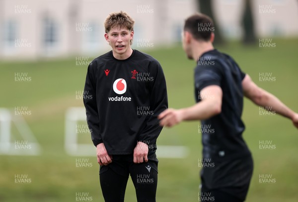 060325 - Wales Rugby Training ahead of their 6 Nations games against Scotland on the weekend - Ellis Mee during training