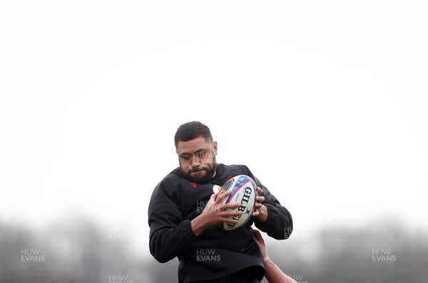 060325 - Wales Rugby Training ahead of their 6 Nations games against Scotland on the weekend - Taulupe Faletau during training