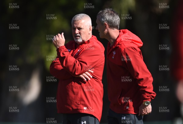 060618 - Wales Rugby Training - Warren Gatland and Rob Howley during training