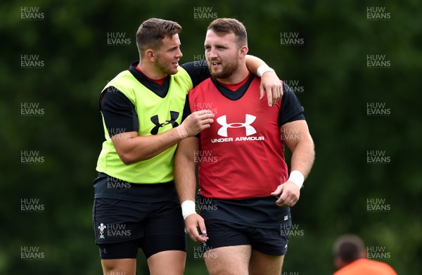 060719 - Wales Rugby Training - Elliot Dee and Dillon Lewis during training
