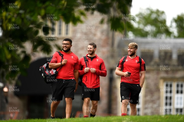 060721 - Wales Rugby Training - Leon Brown, Jonah Holmes and Aaron Wainwright during training