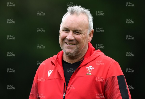 060721 - Wales Rugby Training - Wayne Pivac during training