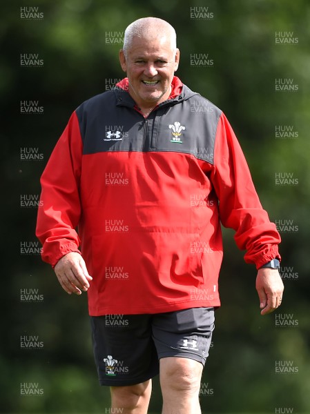 060819 - Wales Rugby Training - Warren Gatland during training