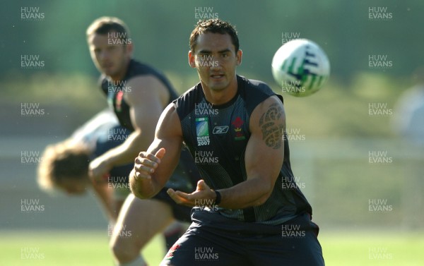 06.09.07 - Wales Rugby World Cup Training - France - Sonny Parker in action during training 