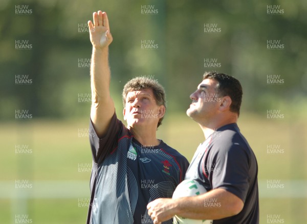06.09.07 - Wales Rugby World Cup Training - France - Wales Coach, gareth Jenkins makes a point to Defence coach, Rowland Phillips during training 
