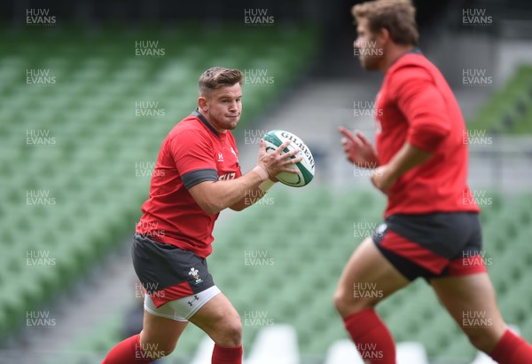 060919 - Wales Rugby Training - Elliot Dee during training