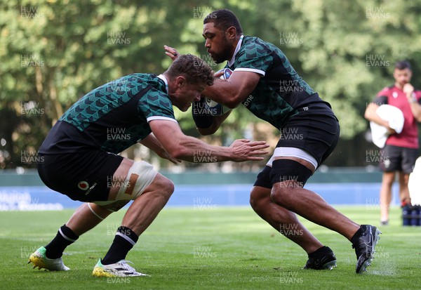 060923 - Wales Rugby Training in Versailles ahead of their opening Rugby World Cup game this weekend - Will Rowlands and Taulupe Faletau during training