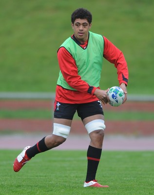 06.10.11 - Wales Rugby Training - Toby Faletau during training. 