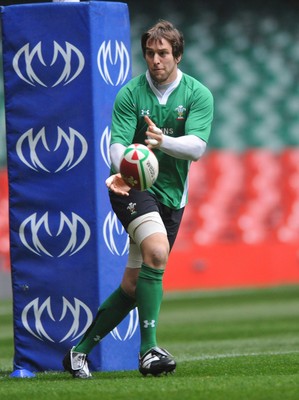 06.11.08 - Wales Rugby Training - Ryan Jones in action during training. 