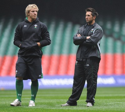 06.11.08 - Wales Rugby Training - Andy Powell and Gavin Henson look on as the sit out of training. 