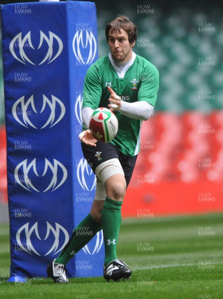 06.11.08 - Wales Rugby Training - Ryan Jones in action during training. 