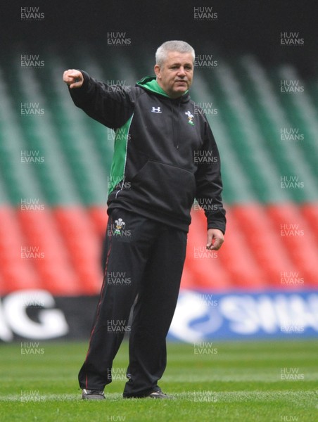 06.11.08 - Wales Rugby Training - Wales coach, Warren Gatland makes a point during training. 