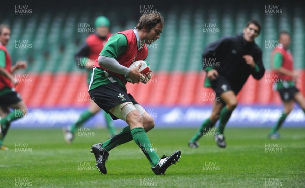 06.11.08 - Wales Rugby Training - Ryan Jones in action during training. 