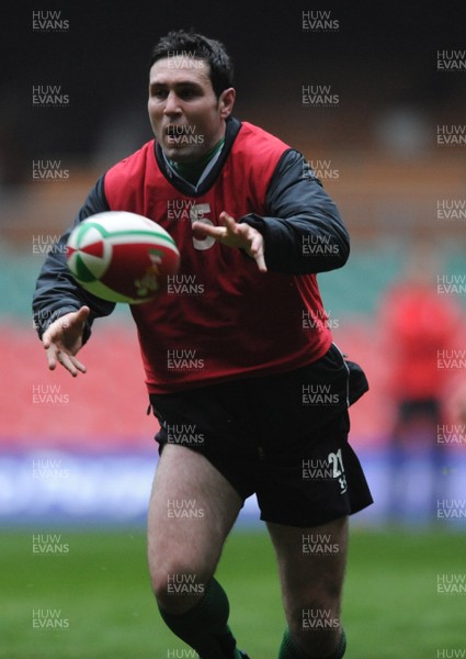 06.11.08 - Wales Rugby Training - Stephen Jones in action during training. 