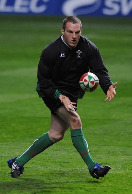 06.11.09 - Wales Rugby Captains Run - Gethin Jenkins in action during training. 