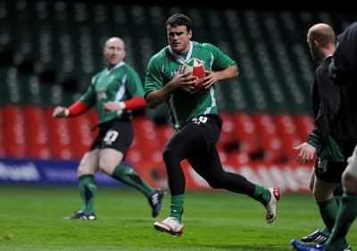 06.11.09 - Wales Rugby Captains Run - Jamie Roberts with Tom Shanklin in support during training. 
