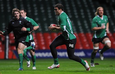 06.11.09 - Wales Rugby Captains Run - Jamie Roberts in action during training. 