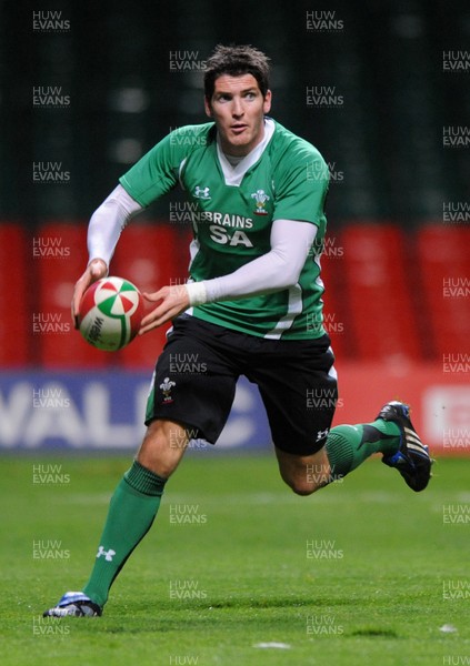 06.11.09 - Wales Rugby Captains Run - James Hook in action during training. 