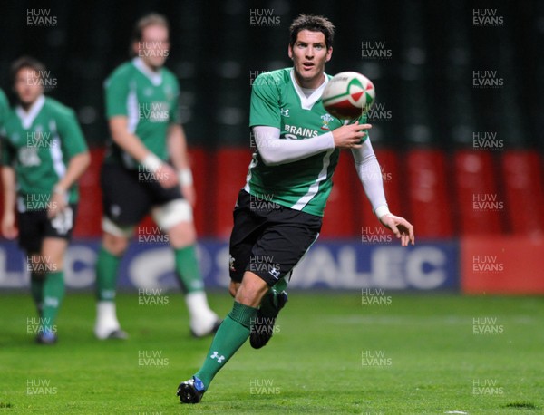06.11.09 - Wales Rugby Captains Run - James Hook in action during training. 