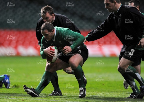 06.11.09 - Wales Rugby Captains Run - Paul James in action during training. 