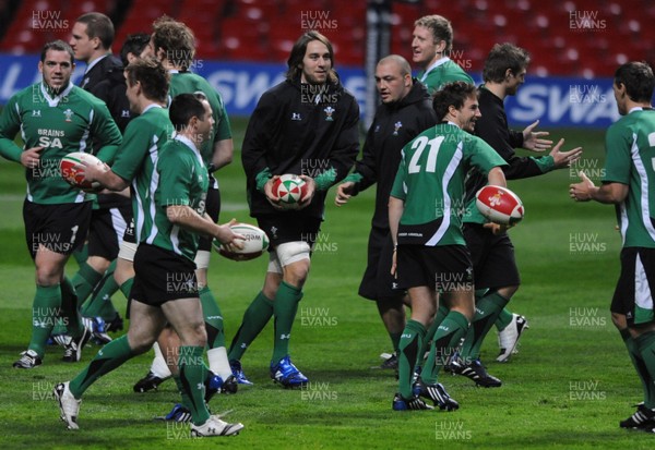 06.11.09 - Wales Rugby Captains Run - Ryan Jones in action during training. 