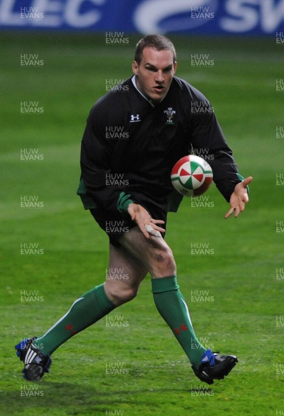 06.11.09 - Wales Rugby Captains Run - Gethin Jenkins in action during training. 