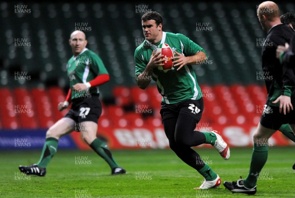 06.11.09 - Wales Rugby Captains Run - Jamie Roberts with Tom Shanklin in support during training. 