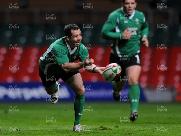06.11.09 - Wales Rugby Captains Run - Gareth Cooper in action during training. 