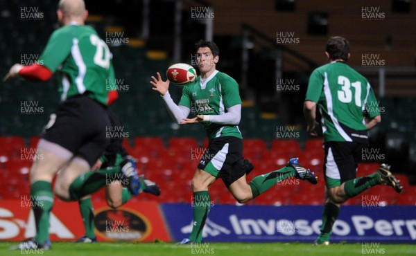 06.11.09 - Wales Rugby Captains Run - James Hook in action during training. 