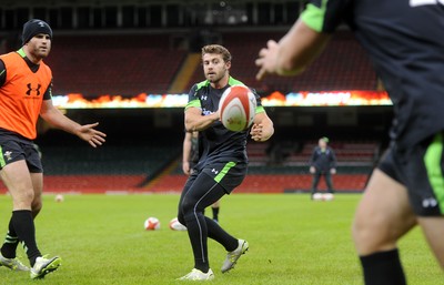 061114 - Wales Rugby Training -Leigh Halfpenny during training