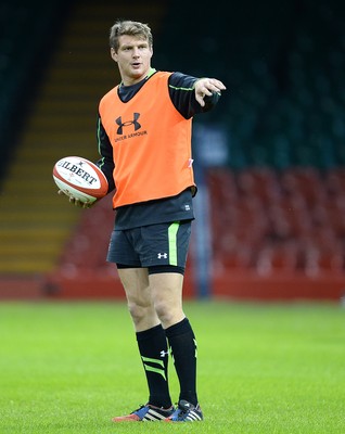 061114 - Wales Rugby Training -Dan Biggar during training