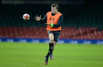 061114 - Wales Rugby Training -Dan Biggar during training