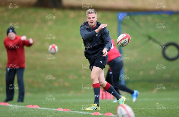 061118 - Wales Rugby Training - Gareth Anscombe during training