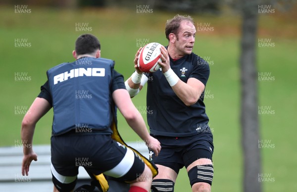 061118 - Wales Rugby Training - Alun Wyn Jones during training