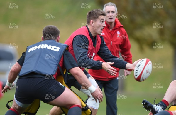 061118 - Wales Rugby Training - Jonathan Davies during training
