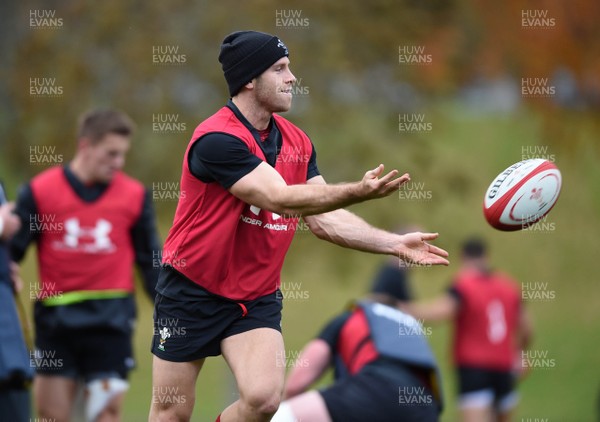 061118 - Wales Rugby Training - Gareth Davies during training