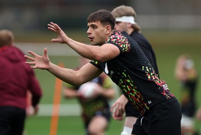 061125 - Wales Rugby Training in the week leading up to their first Quilter Nations Series game against Argentina - Dafydd Jenkins during training