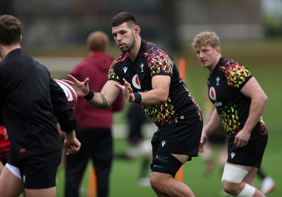 061125 - Wales Rugby Training in the week leading up to their first Quilter Nations Series game against Argentina - Rhys Davies during training