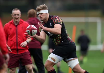 061125 - Wales Rugby Training in the week leading up to their first Quilter Nations Series game against Argentina - Taine Plumtree during training