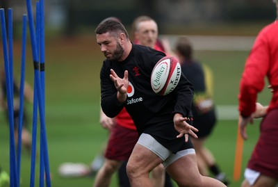 061125 - Wales Rugby Training in the week leading up to their first Quilter Nations Series game against Argentina - Gareth Thomas during training